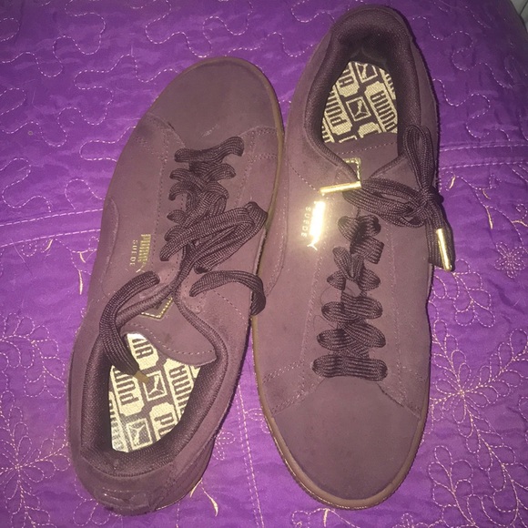 Lightly used burgundy pumas - Picture 1 of 5